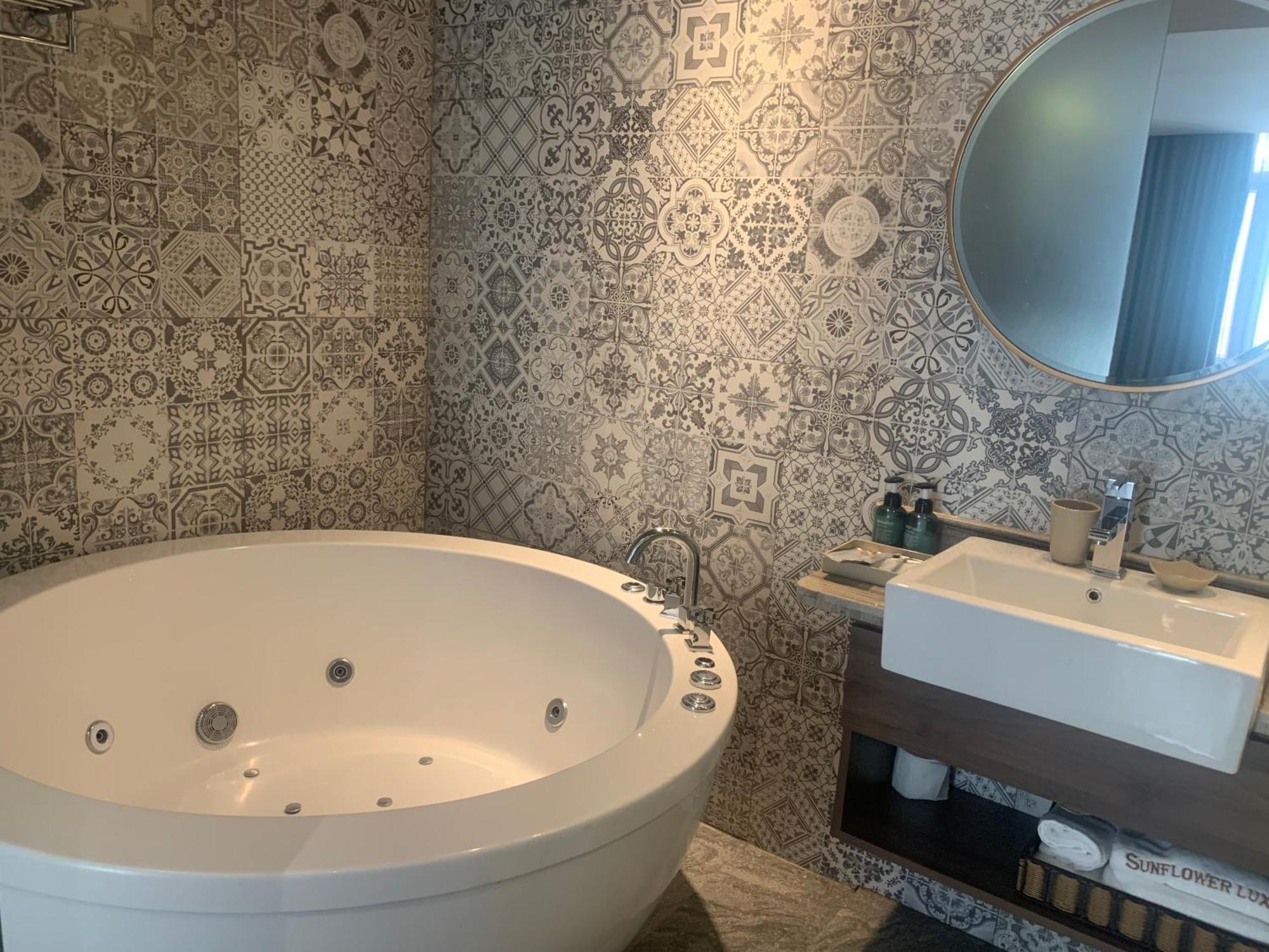 Sunflower Luxury Hotel Хошимин Экстерьер фото